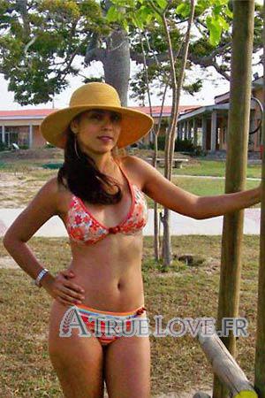 105606 - Adriana Âge: 32 - Colombie