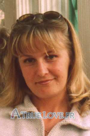 51904 - Svetlana Âge: 35 - Russie