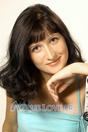 53750 - Elena Âge: 26 - Russie