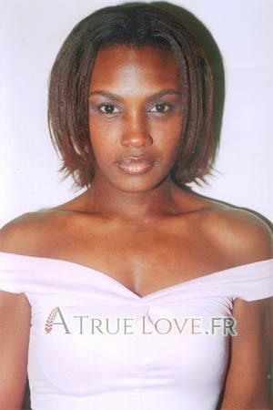 70345 - Sindya Âge: 30 - Colombie