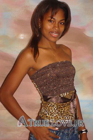 86785 - Tatiana Âge: 27 - Colombie